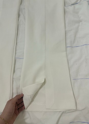 Beyaz çımalı yırtmaçlı pantolon - Görsel 6