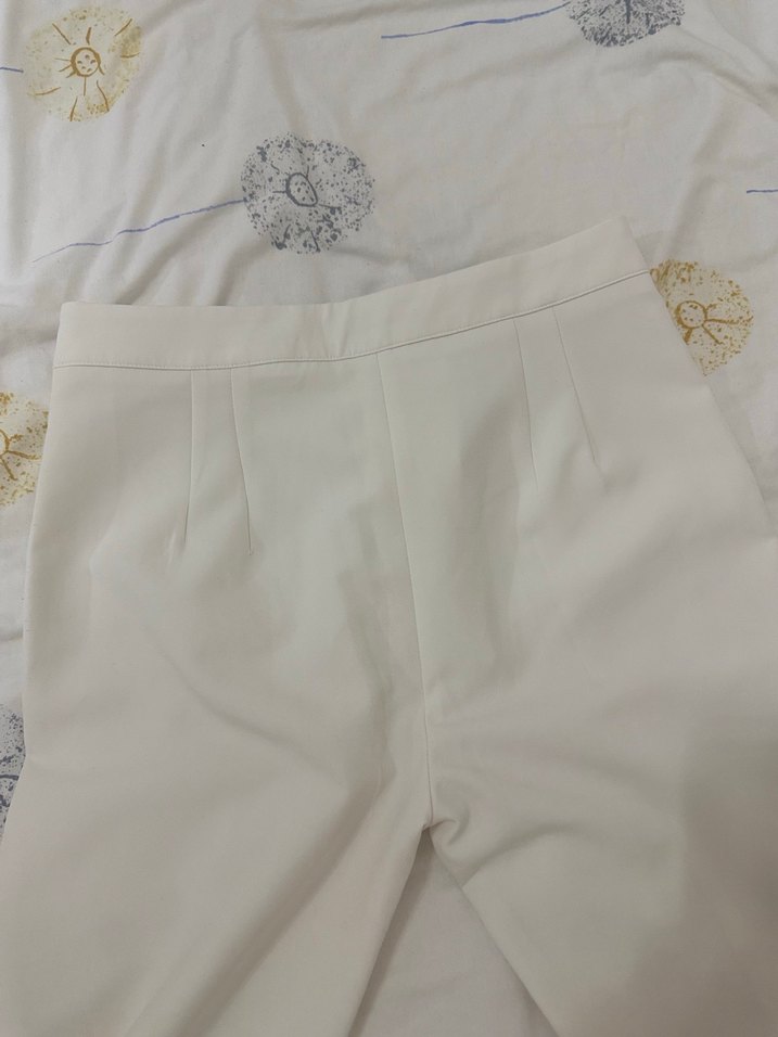 Beyaz çımalı yırtmaçlı pantolon - Görsel 4