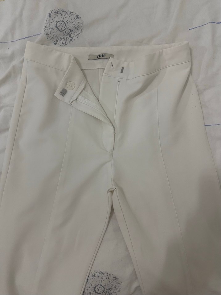Beyaz çımalı yırtmaçlı pantolon - Görsel 3
