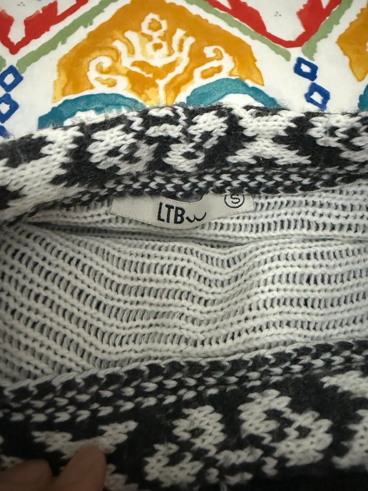 Siyah Desenli Bohem Örgü Kadın Panço - Görsel 3