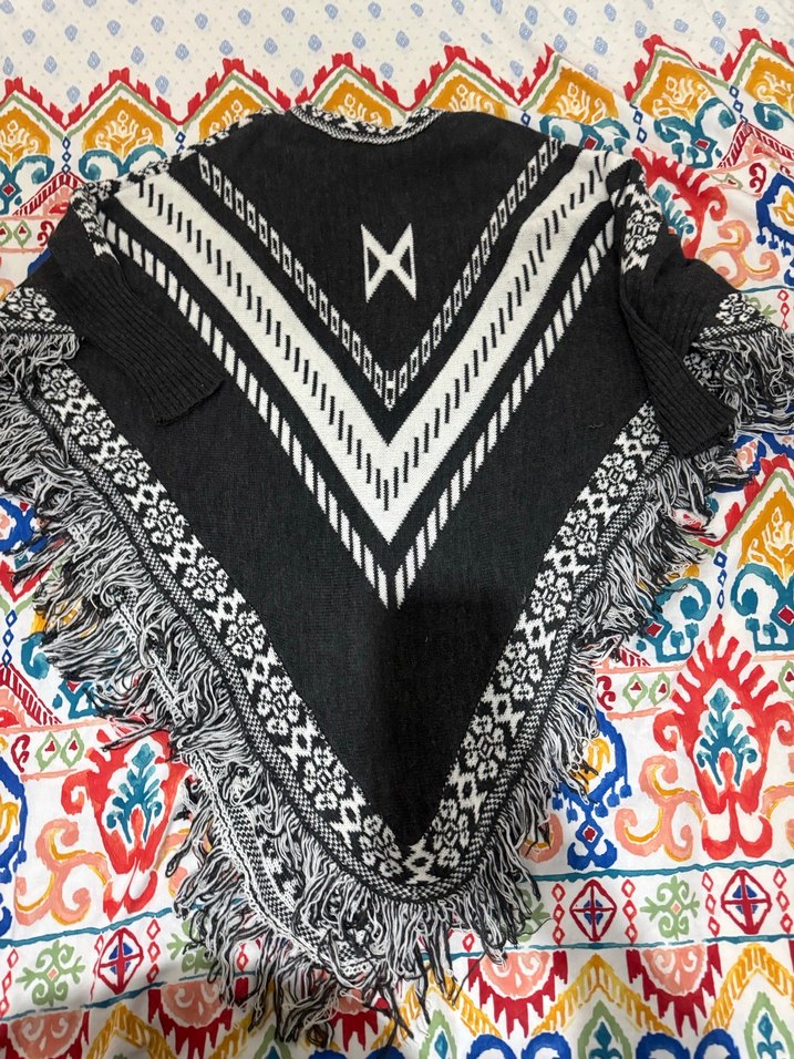 Siyah Desenli Bohem Örgü Kadın Panço - Görsel 5