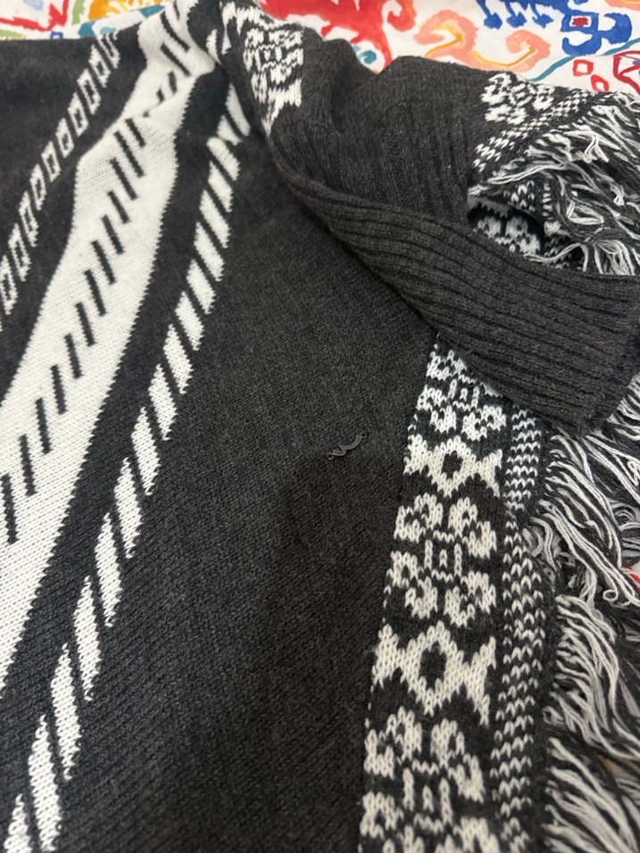 Siyah Desenli Bohem Örgü Kadın Panço - Görsel 2