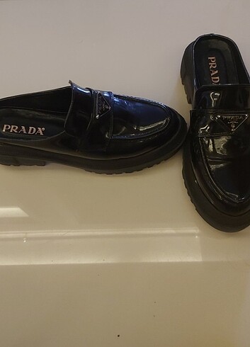 Prada arkası açık ayakkabi