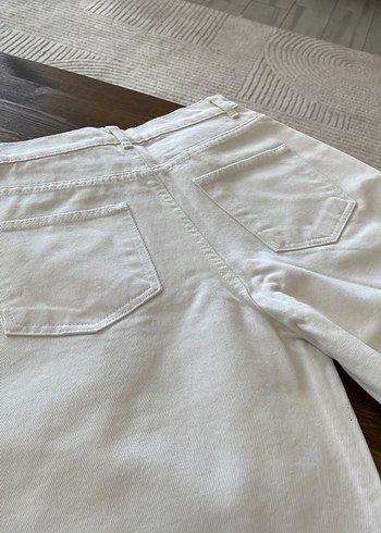 Düğmeli Beyaz Kadın Kot Pantolon - Görsel 4