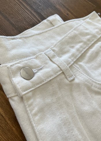 Düğmeli Beyaz Kadın Kot Pantolon - Görsel 2