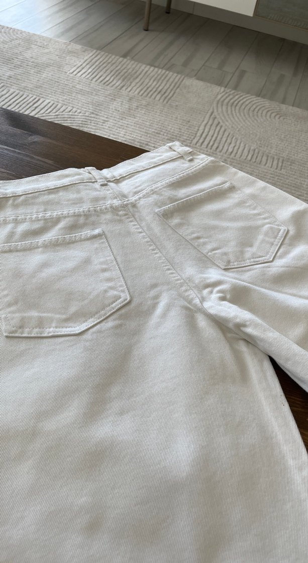Düğmeli Beyaz Kadın Kot Pantolon - Görsel 4