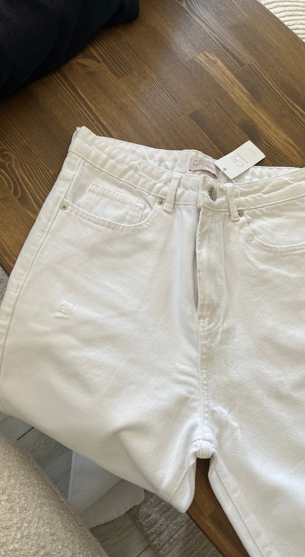 Düğmeli Beyaz Kadın Mini Kot Pantolon - Görsel 2