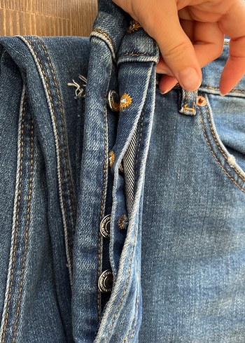 Mavi Desenli Düğmeli Zara Kadın Kot Pantolon - Görsel 7