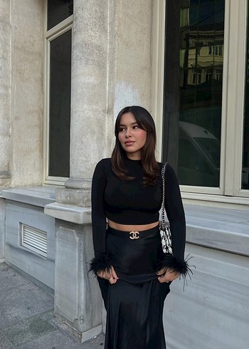 Kürk Detaylı Siyah Crop Top - Görsel 4