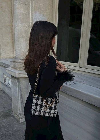 Kürk Detaylı Siyah Crop Top - Görsel 3