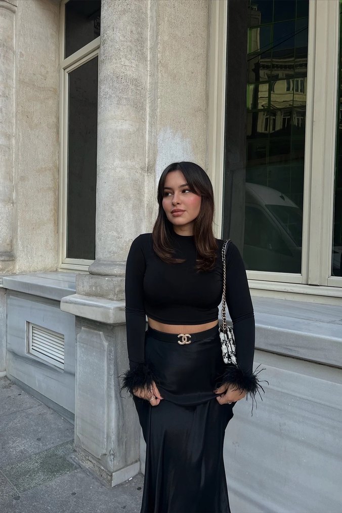 Kürk Detaylı Siyah Crop Top - Görsel 4