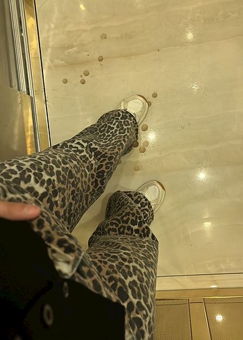 Leopar Desenli Siyah Kadın Pantolon - Görsel 3