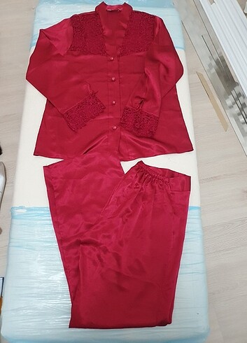 Saten pijama takımı ve atleti