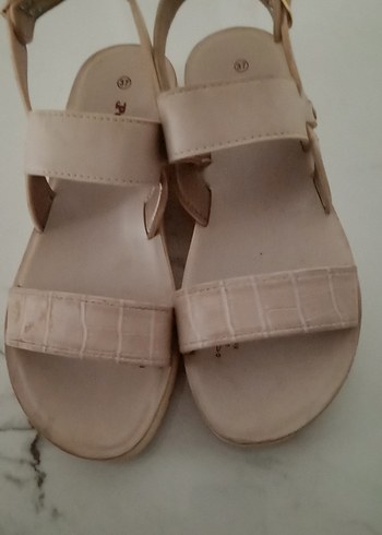 Bej Kadın Dolgu Topuklu Sandalet