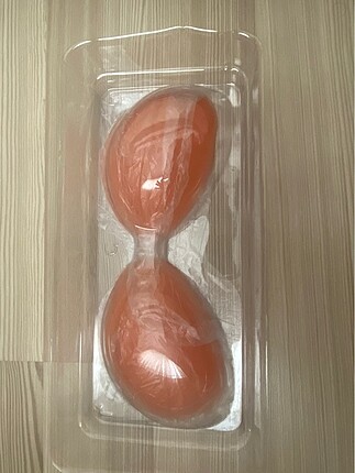 Yapışkanlı sutyen