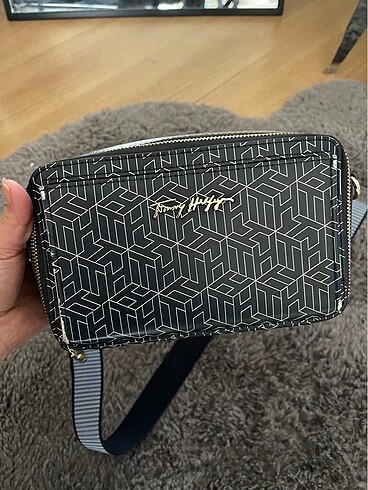 Tommy hilfiger çapraz çanta