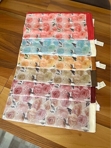 Rose desen eşarp