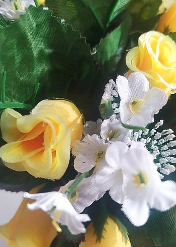 Sarı Yapay Çiçek  vitrinde durdu - Görsel 3