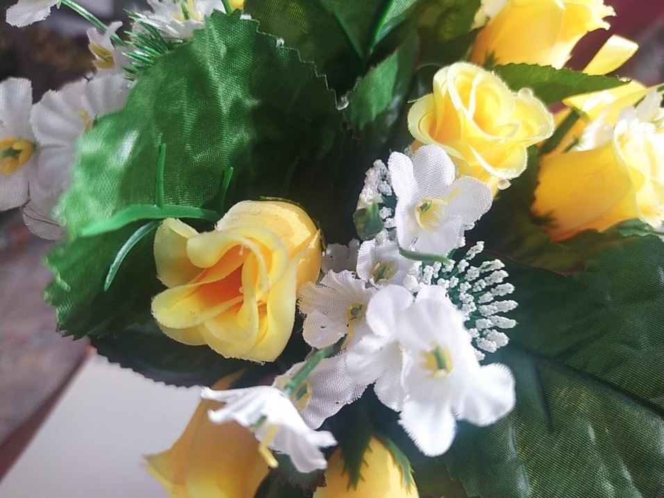 Sarı Yapay Çiçek  vitrinde durdu - Görsel 3