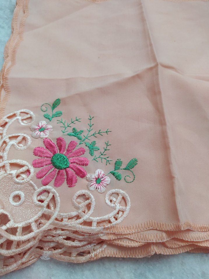 11 adet peçete,6 adet düz var 3 parça daha var 20 adet - Görsel 2