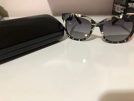 Alexander McQueen güneş gözlüğü