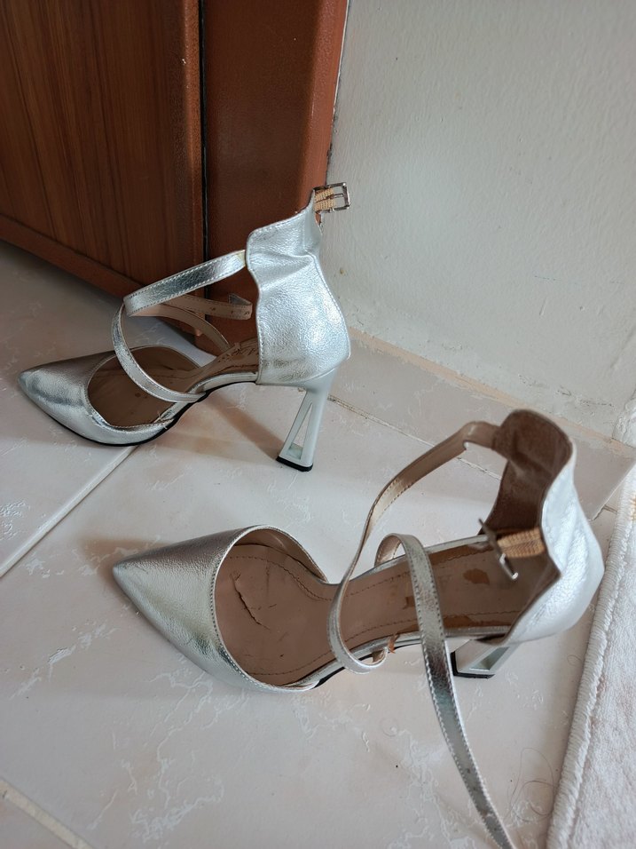 Gri Yılan Desenli Metal Topuklu Kadın Ayakkabı - Görsel 2