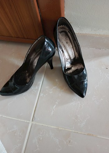 Siyah Parlak Rugan Stiletto Topuklu Kadın Ayakkabı - Görsel 3