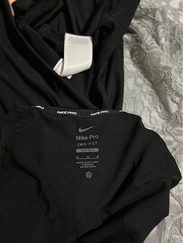 m Beden siyah Renk Nike pro spor üst