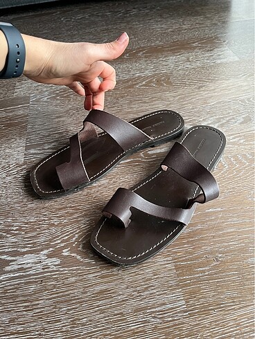 Pull and bear düz deri sandalet terlik