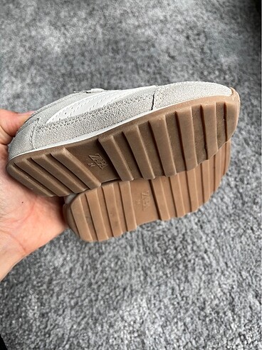 24 Beden gri Renk Zara krem spor ayakkabı