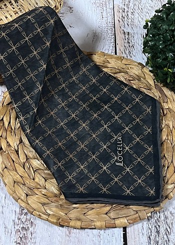 Locella Soft Eşarp 90x90 cm ölçülerindedir. - Görsel 3