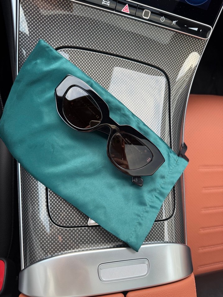 Gucci Siyah Parlak Cat-Eye Kadın Güneş Gözlüğü - Görsel 2