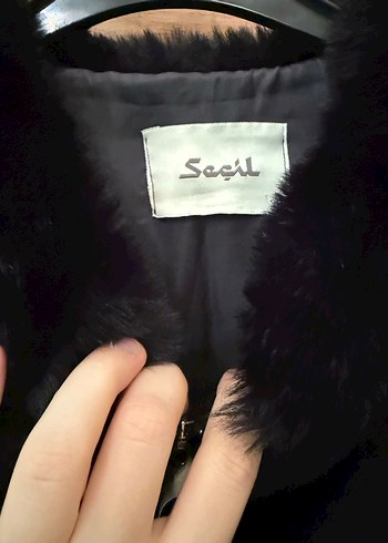 Siyah Kürklü Kadın Yelek - Görsel 3