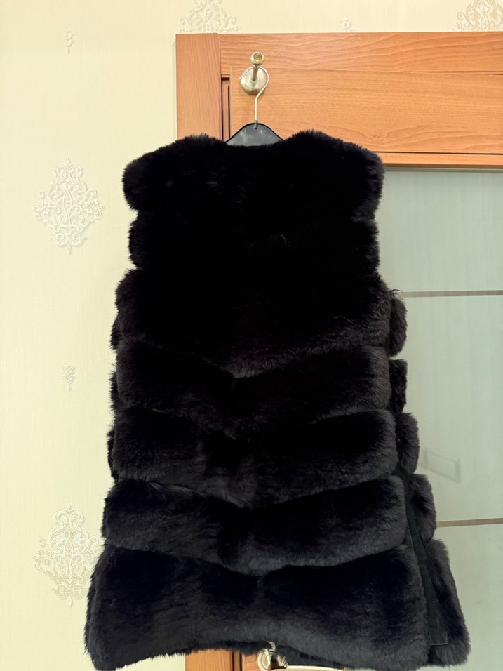 Siyah Kürklü Kadın Yelek - Görsel 2