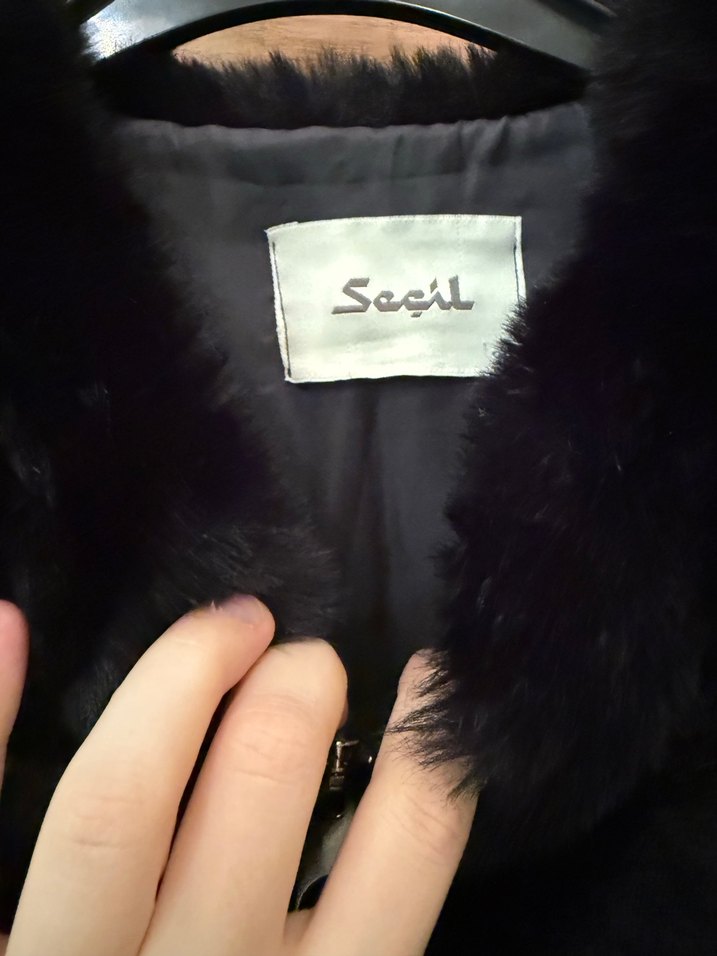 Siyah Kürklü Kadın Yelek - Görsel 3