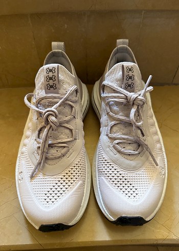 38 Beden Under Armour Phantom 4 ayakkabı