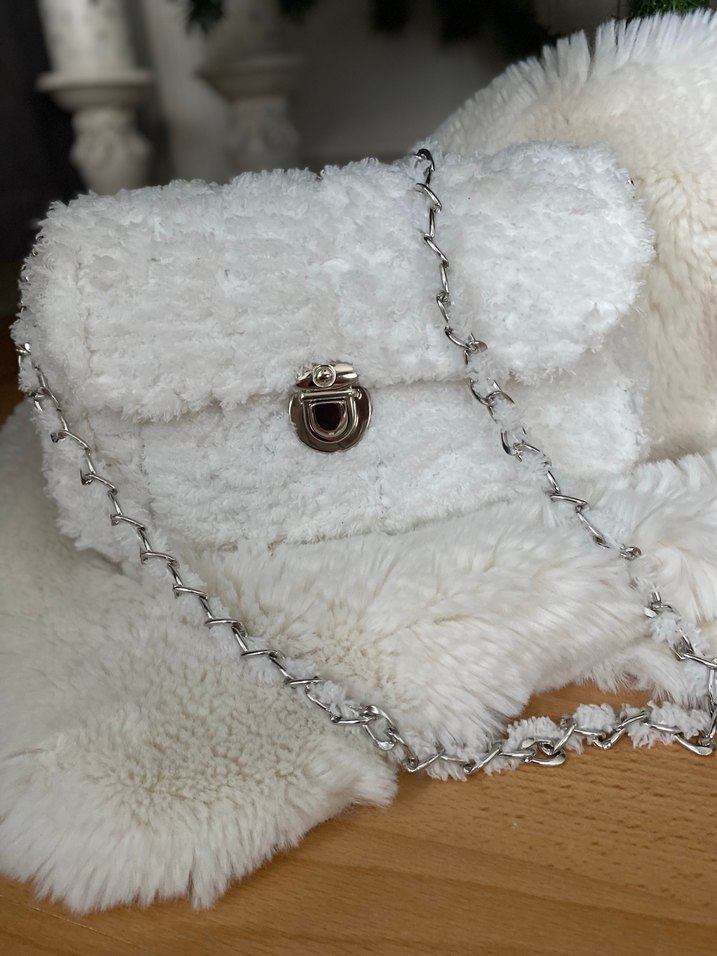 Beyaz Kürklü Kadın Omuz Çantası - Görsel 4