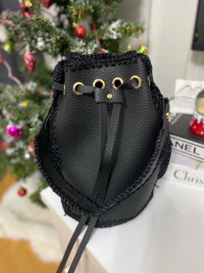 Siyah Deri Fırfırlı Nakışlı Kadın Çanta - Görsel 2