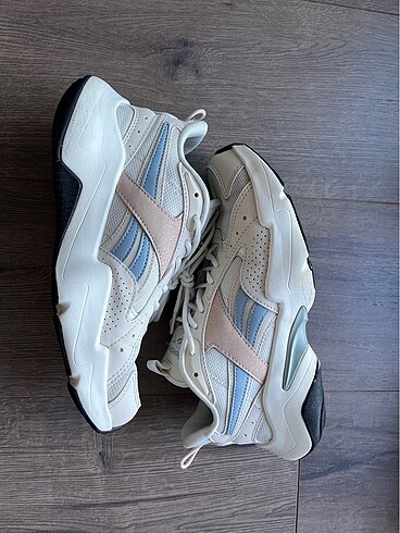 Reebok sneaker