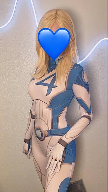 invisible woman marvel rivals cosplay