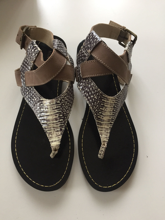 Hem şık hem spor sandalet