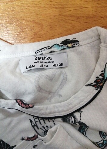 BERSHKA DESENLİ CROP