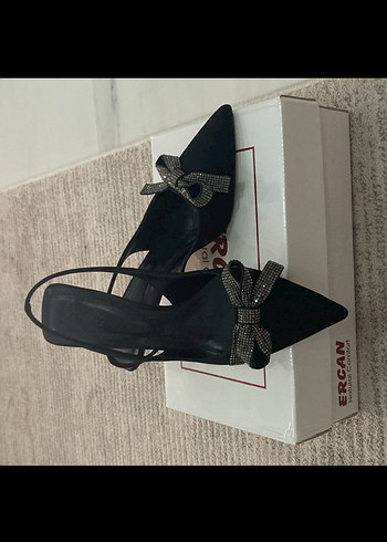 Siyah İşlemeli Fiyonklu Stiletto Topuklu Ayakkabı - Görsel 3