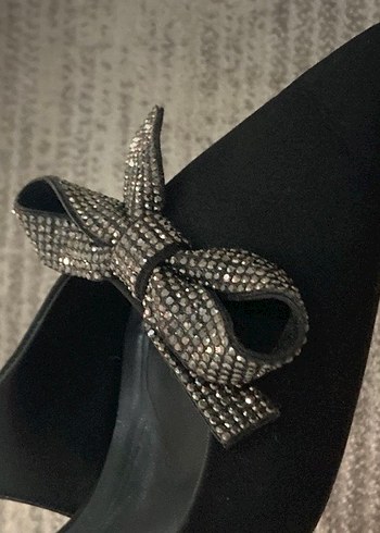 Siyah İşlemeli Fiyonklu Stiletto Topuklu Ayakkabı - Görsel 4