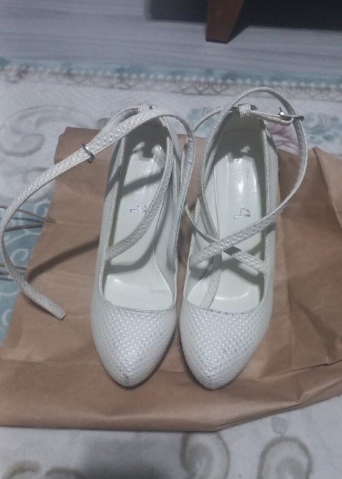 Beyaz renk topuklu ayakkabi - Görsel 2