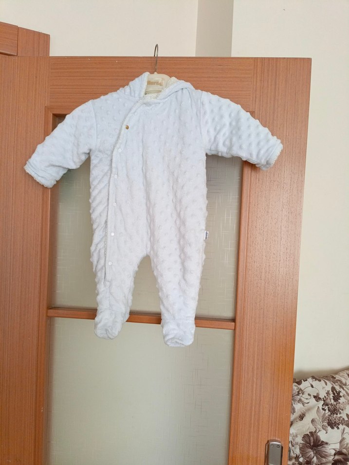 Düğmeli Beyaz Bebek Tulumu - Görsel 2