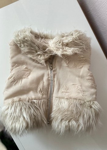 Kız Çocuk Beyaz Kürklü Yelek - Görsel 2