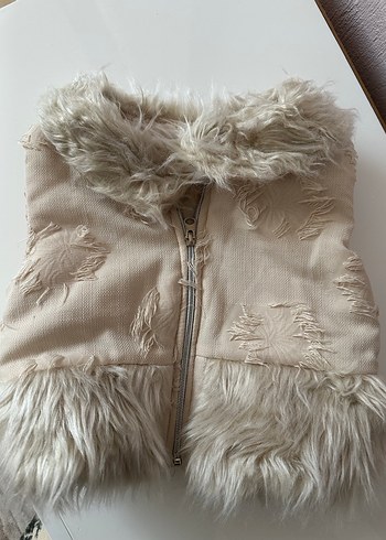 Kız Çocuk Beyaz Kürklü Yelek - Görsel 4