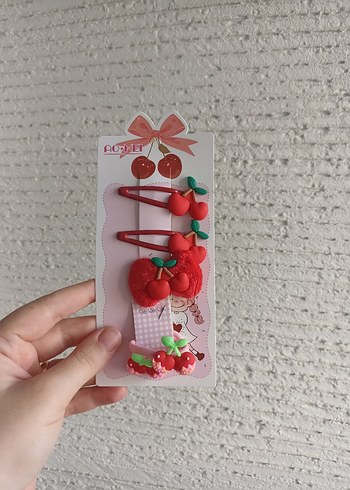 Kırmızı Kiraz Figürlü Toka Seti