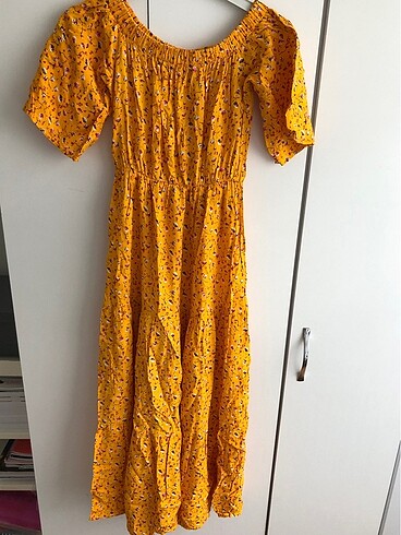 Sarı çiçekli elbise